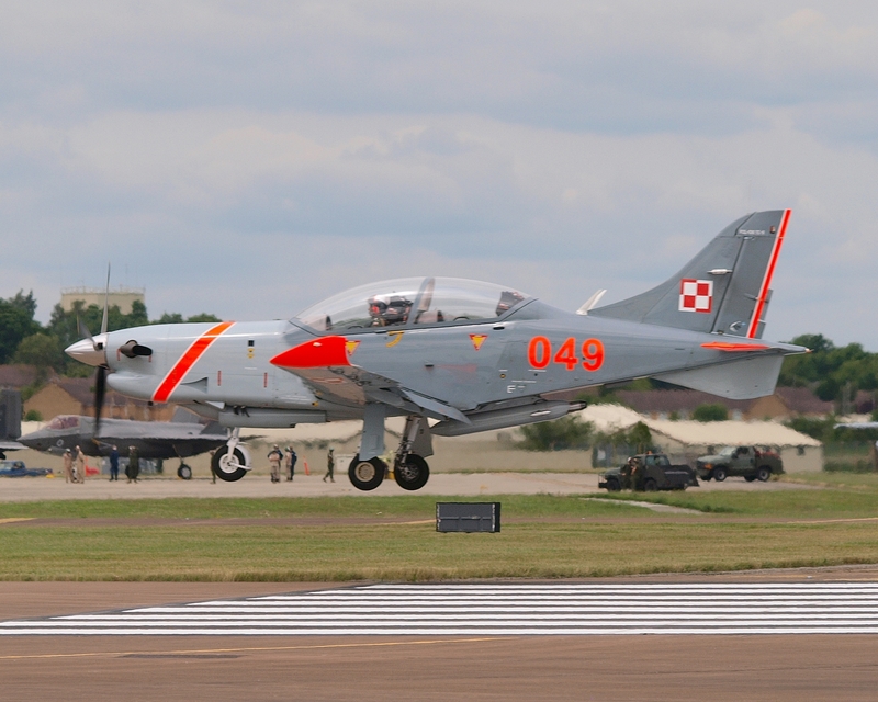 PZL-130 ORLIK 049 ORLIK AEROBATIC GROUP P1010773.jpg :: OLYMPUS DIGITAL CAMERA