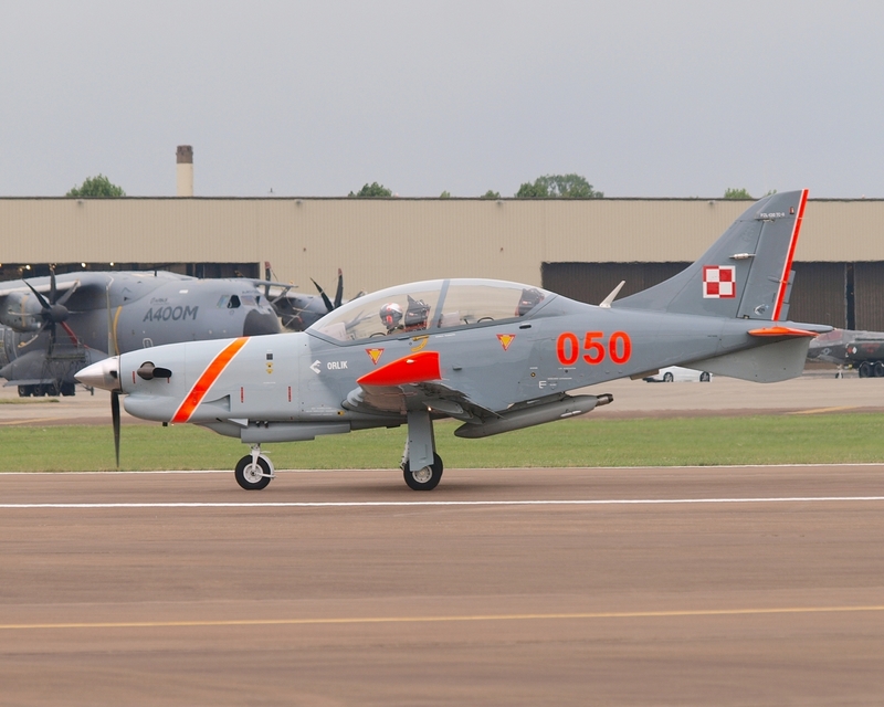 PZL-130 ORLIK 050 ORLIK AEROBATIC GROUP P1013857.jpg :: OLYMPUS DIGITAL CAMERA