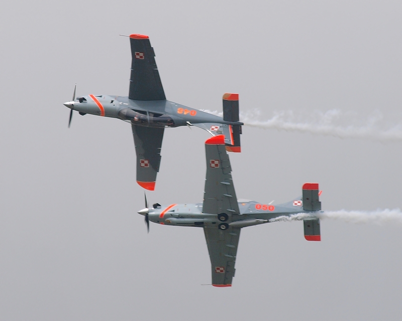 PZL-130 ORLIK ORLIK AEROBATIC GROUP P1013870.jpg :: OLYMPUS DIGITAL CAMERA
