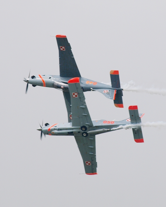PZL-130 ORLIK ORLIK AEROBATIC GROUP P1013873.jpg :: OLYMPUS DIGITAL CAMERA
