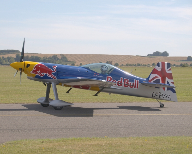 SBACH 300 D-EVXA RED BULL MATADORS P1017682.jpg