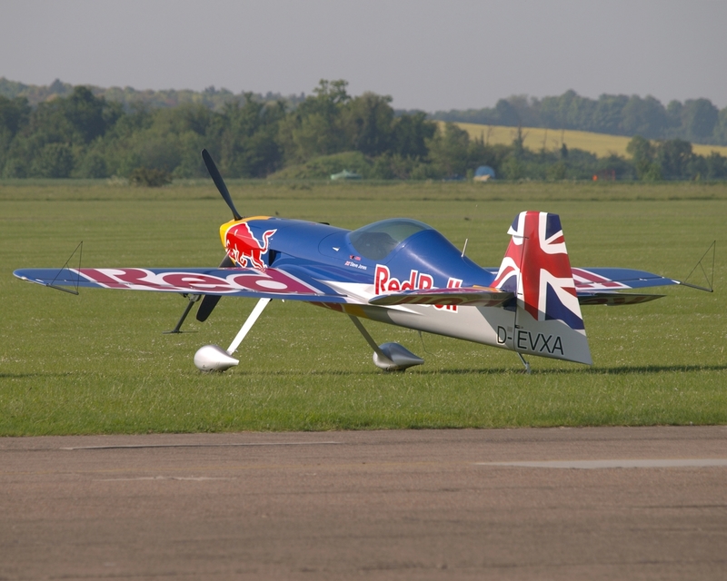 SBACH 300 D-EVXA RED BULL MATADORS P5272102.jpg