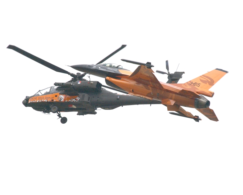 WESTLAND APACHE Q-19 F-16 J-015 DUTCH DISPLAY TEAM P7168976(1).jpg
