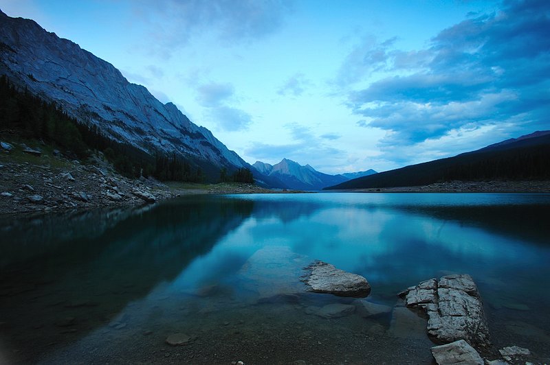 20090726Jasper549_ifp3.jpg :: Medicine Lake, Jasper National Park