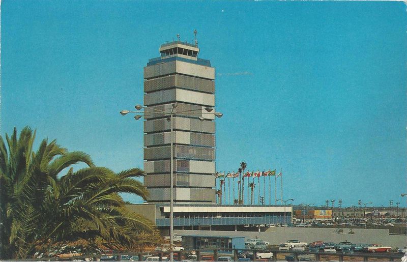 USA CA Los Angeles ARPT 17.jpg :: USA, California, Los Angeles. Image courtesy of John Anderson.