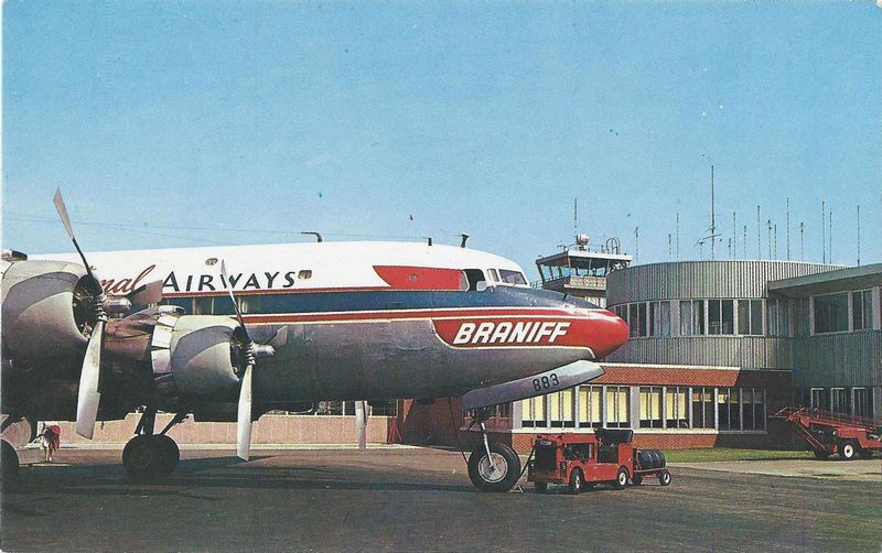 USA IA Des Moines ARPT 2.jpg :: USA, Iowa, Des Moines. Image courtesy of John Anderson.