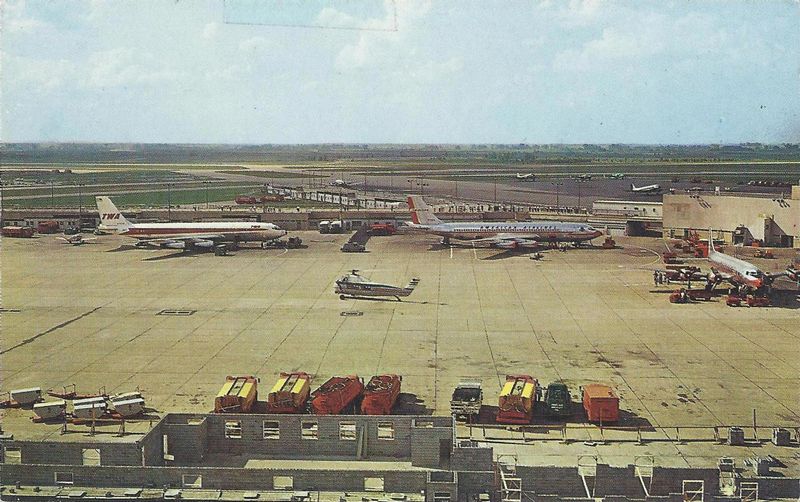USA IL Chicago OHare ARPT 15.jpg :: USA, Illinois, Chicago, OHare. Image courtesy of John Anderson.