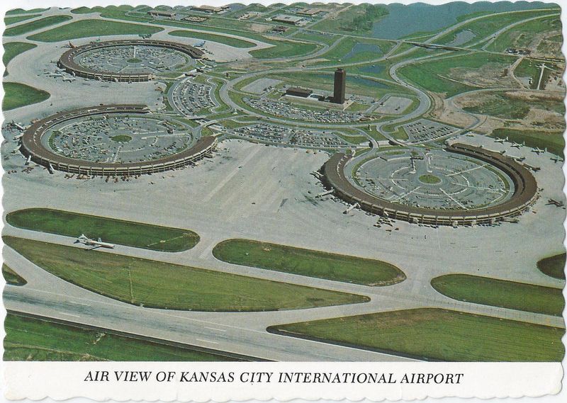 USA MO Kansas City ARPT 1.jpg :: USA, Missouri, Kansas City, MCI. Image courtesy of John Anderson.