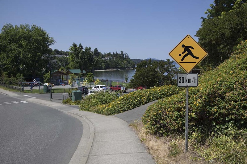 CA2023041 PlayGround.jpg :: Playground Warning