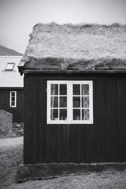 FO2022002 Living2.jpg :: Faroe Village Window