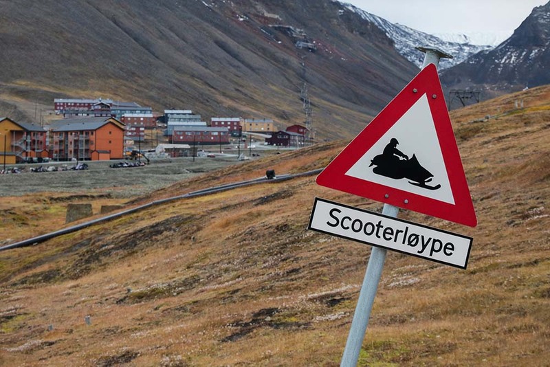 SJ2019_007 SnowScooterSign.jpg :: Snow Scooter Warning