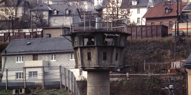Holle02a.jpg :: Guard tower along the Iron Curtain, circa 1982 DDR
