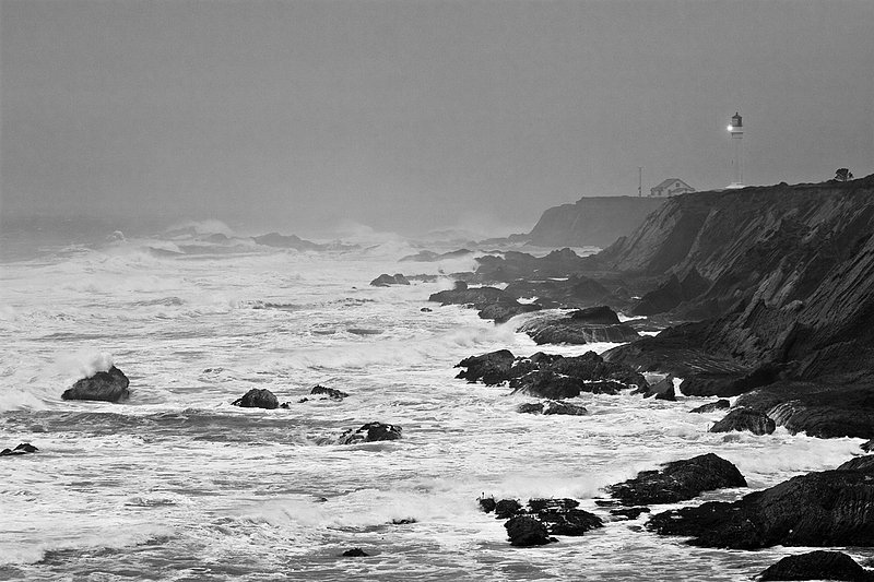 STORM ON THE REEF ( BW ).jpg