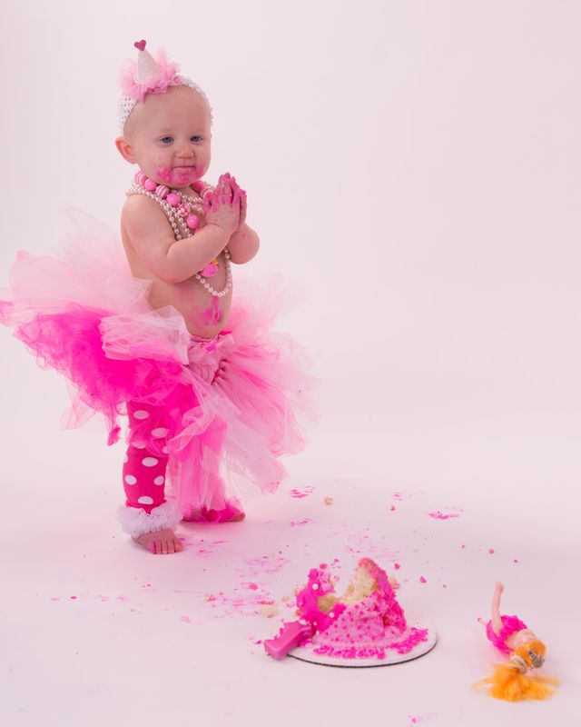 Baby Girl First Cake smash.jpg