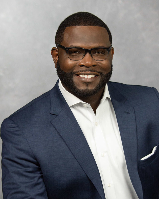 Business Professional head shot male casual friendly.jpg