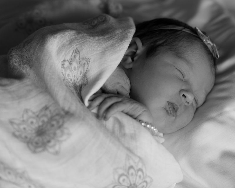 Newborn black and white.jpg