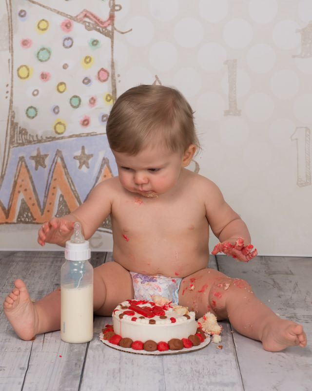 One year cake smash with milk.jpg