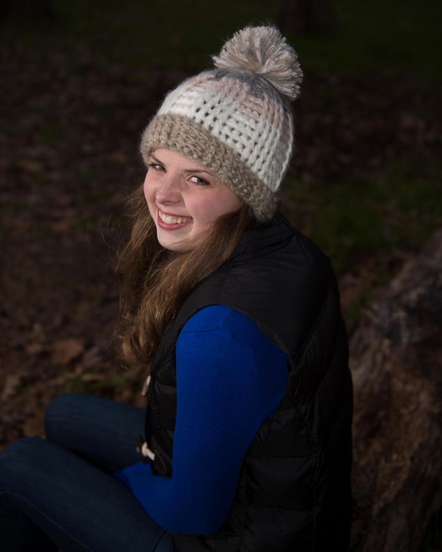 Senior girl outside West Monroe.jpg