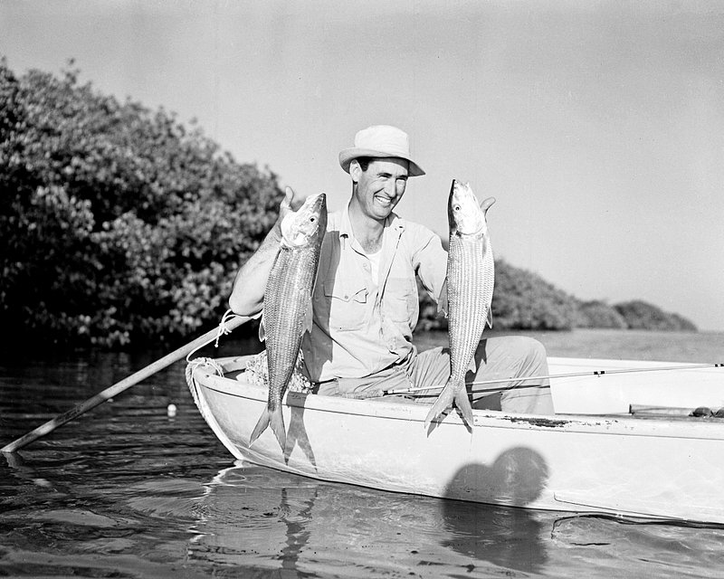 celebrities 2-069 Ted Williams holding 2 bonefish1.jpg