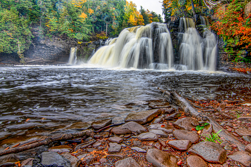 Manabezho Falls 2(1).jpg
