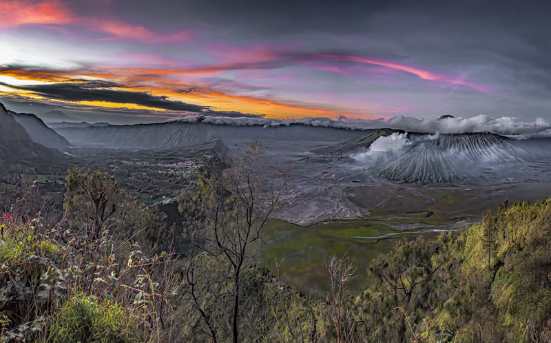 Sunrise at Mt Bromo.jpg
