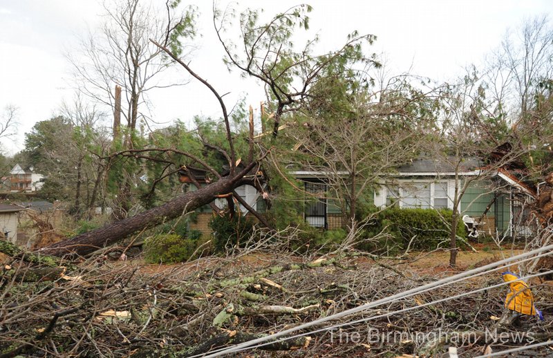 11223 TORNADO    169.jpg :: A damaged house on 24th avenue NW as a Tornado caused extensive damage in several areas in Jefferson County Monday January 23, 2012 in Center Point, Ala. (Birmingham News, Hal Yeager)