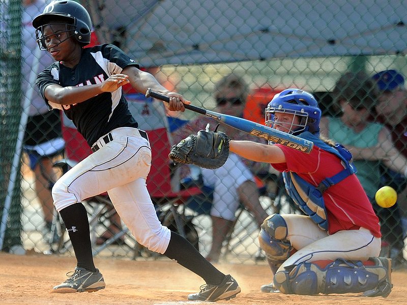 51912 CLASS 6A  VESTAVIA DOTHAN_006.jpg :: Vestavia's Hannah Taylor and Dothan's Hannah Winston in a Class 6A game of the AHSAA State Softball Championships at Lagoon Park Saturday May 19, 2012 in Montgomery, Ala. (The Birmingham News, Hal Yeager)