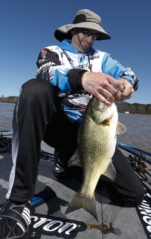 BASSMASTER Classic ALHY    1078     .jpg :: first day of the BASSMASTER Classic Friday Feb. 21, 2014 in Guntersville, Ala. (Photo/Hal Yeager)