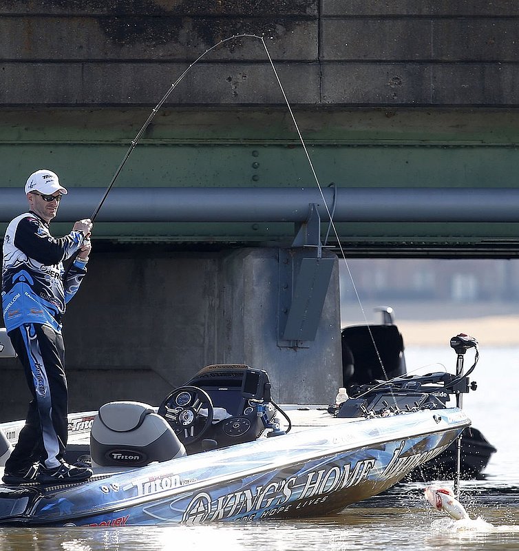Bassmaster Classic ALHY102.jpg :: Randy Howell, Springville, Ala., works to bring a largemouth bass in the boat on the final day of the Bassmaster Classic on Lake Guntersville, Sunday Feb. 23, 2014 in Guntersville, Ala. (AP Photo/Hal Yeager)