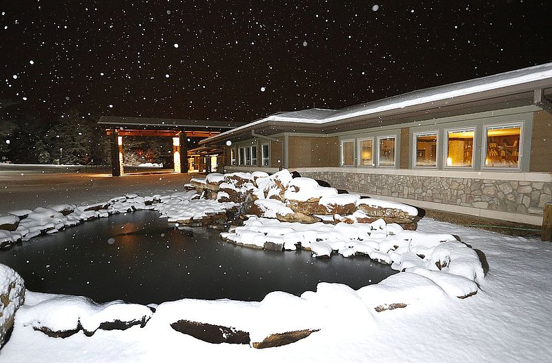 Canyon Center Snow   10.jpg :: for the second day in a row north Alabama Wednesday Feb. 12,  2014 in Fort Payne Ala.  (AP Photo/Hal Yeager)