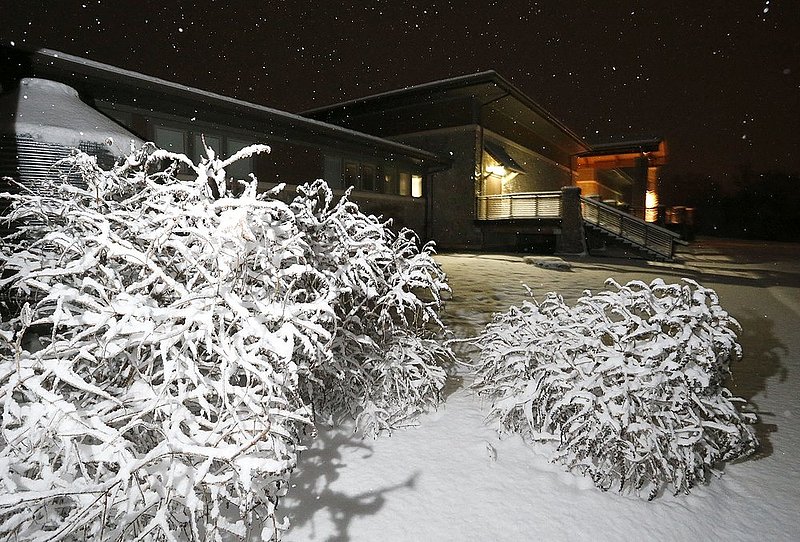 Canyon Center Snow   12.jpg :: for the second day in a row north Alabama Wednesday Feb. 12,  2014 in Fort Payne Ala.  (AP Photo/Hal Yeager)