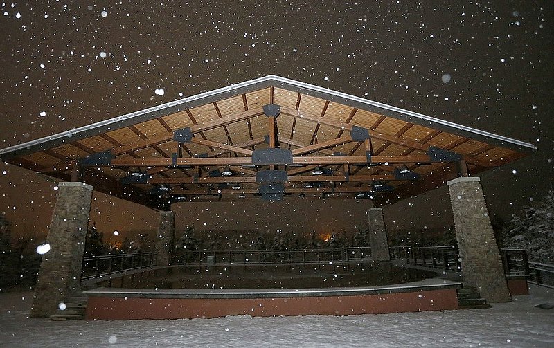Canyon Center Snow   13.jpg :: for the second day in a row north Alabama Wednesday Feb. 12,  2014 in Fort Payne Ala.  (AP Photo/Hal Yeager)