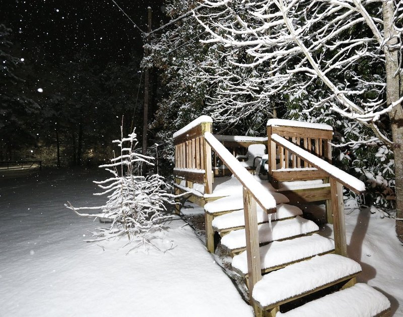Canyon Center Snow   20.jpg :: for the second day in a row north Alabama Wednesday Feb. 12,  2014 in Fort Payne Ala.  (AP Photo/Hal Yeager)