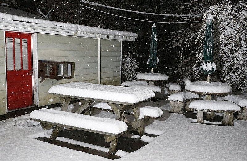 Canyon Center Snow   21.jpg :: for the second day in a row north Alabama Wednesday Feb. 12,  2014 in Fort Payne Ala.  (AP Photo/Hal Yeager)