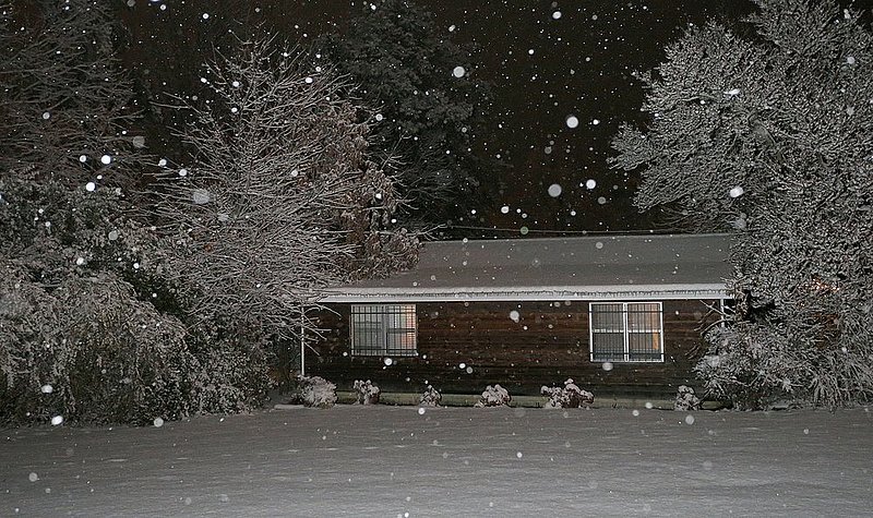 Canyon Center Snow   3.jpg :: for the second day in a row north Alabama Wednesday Feb. 12,  2014 in Fort Payne Ala.  (AP Photo/Hal Yeager)
