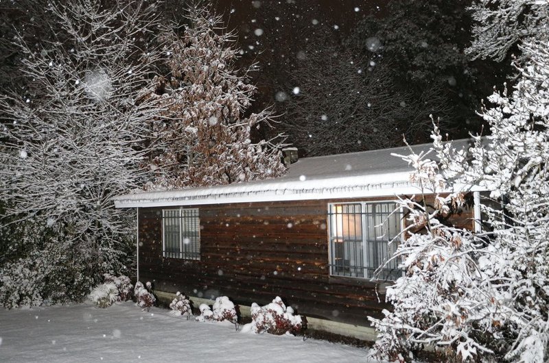 Canyon Center Snow   5.jpg :: for the second day in a row north Alabama Wednesday Feb. 12,  2014 in Fort Payne Ala.  (AP Photo/Hal Yeager)