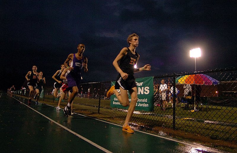 HS TRACK_018.jpg :: HS TRACK----Mountain Brook Invitational track meet. Hoover's Jeff Wallington leads this heat of the boys 2 mile run. News staff/Hal Yeager
