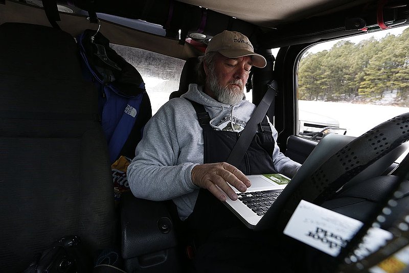 WINTER WEATHER   1025     .jpg :: Traffic is at a standstill on Interstate 65 northbound as officials work to clear abandoned vehicles Wednesday January 29,  2014 in Pelham,  Ala.  (AP Photo/Hal Yeager)