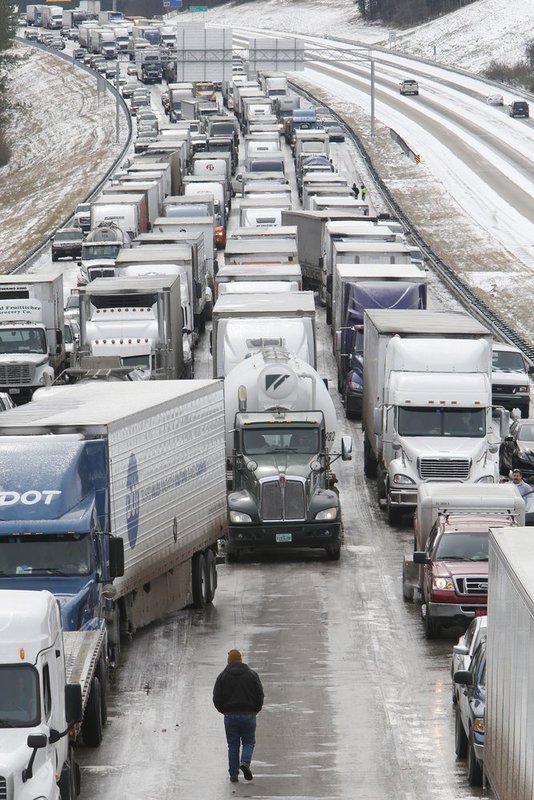 WINTER WEATHER   928     .jpg :: Traffic is at a standstill on Interstate 65 northbound as officials work to clear abandoned vehicles Wednesday January 29,  2014 in Pelham,  Ala.  (AP Photo/Hal Yeager)