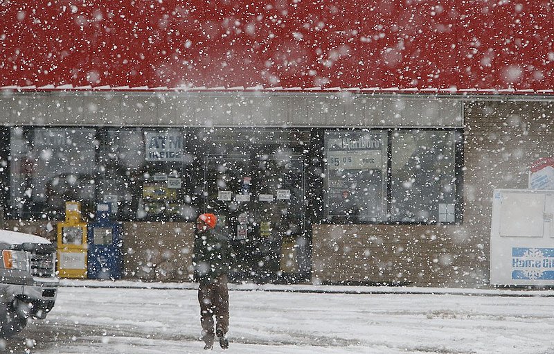 WINTER WEATHER ALHY101    219     .jpg :: as snow fell on north Alabama Tuesday Feb. 11,  2014 in Fort Payne Ala.  ( Photo/Hal Yeager)