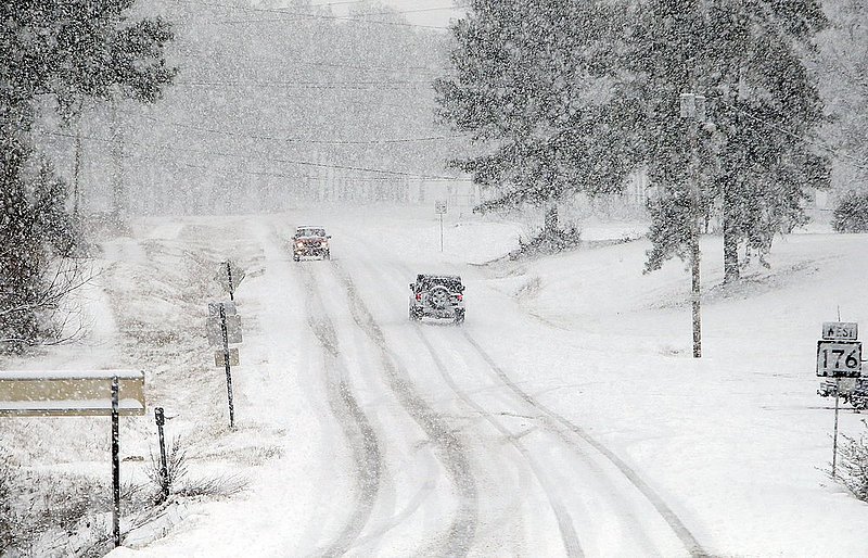 WINTER WEATHER ALHY101    231     .jpg :: as snow fell on north Alabama Tuesday Feb. 11,  2014 in Fort Payne Ala.  ( Photo/Hal Yeager)