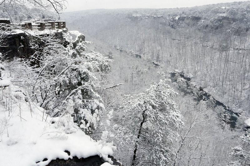WINTER WEATHER ALHY101    612     .jpg :: as snow fell on north Alabama Tuesday Feb. 11,  2014 in Fort Payne Ala.  ( Photo/Hal Yeager)