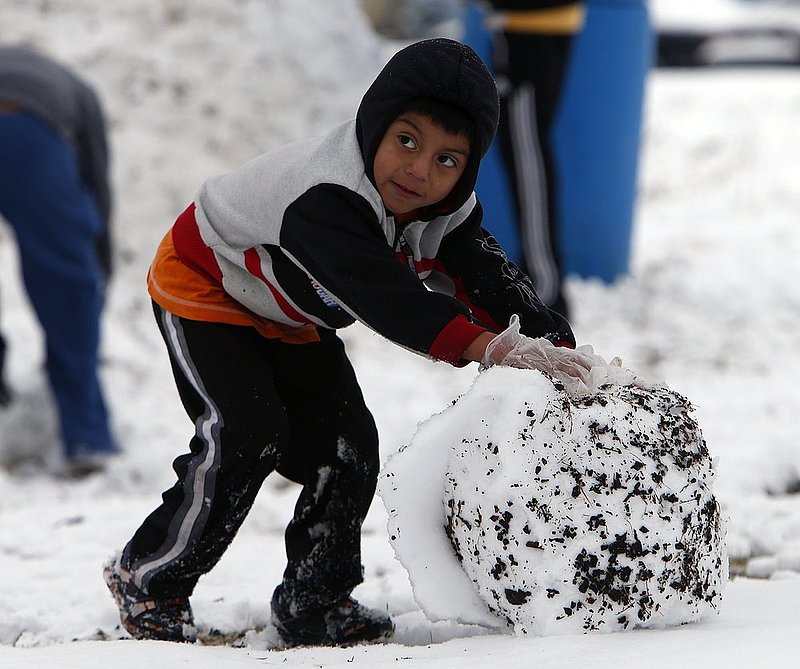 WINTER WEATHER ALHY101    824     .jpg :: as snow fell on north Alabama Tuesday Feb. 11,  2014 in Fort Payne Ala.  ( Photo/Hal Yeager)