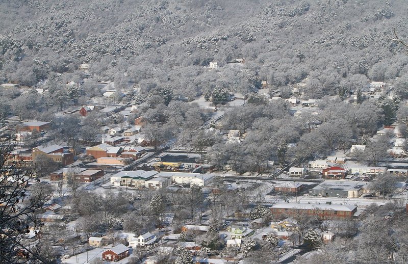 WINTER WEATHER ALHY102A2.jpg :: Several inches of snow cover downtown Fort Payne Alabama Thursday, Feb. 13,  2014 in this view from atop Lookout Mountain.  A snow storm covered much of central and north Alabama Wednesday night with several inches of snow. (AP Photo/Hal Yeager)