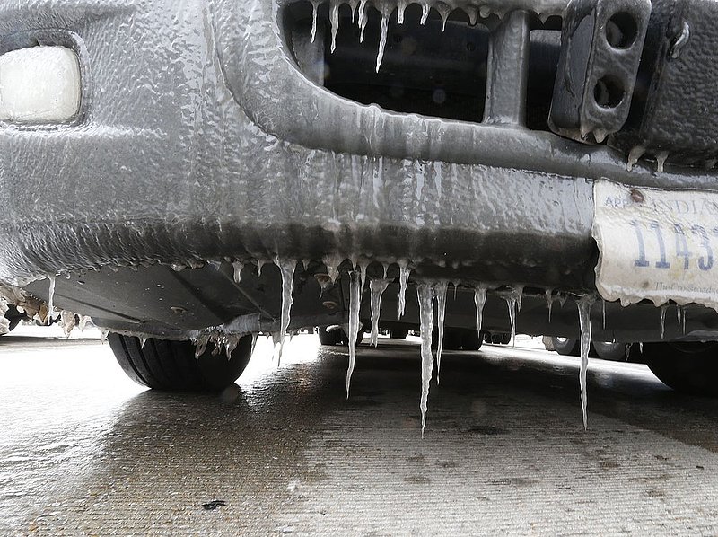 WINTER WEATHER ALHY104A.jpg :: The roadway is a sheet of ice as Traffic is at a standstill on Interstate 65 northbound as officials work to clear abandoned vehicles Wednesday January 29,  2014 in Pelham,  Ala.  (AP Photo/Hal Yeager)