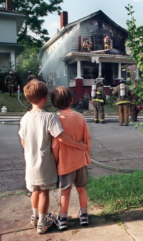 best friends1.jpg :: 1998 staff photo by hal yeager house fire