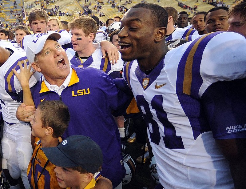 done COLOR 101122 AUBURN LSU.jpg :: LSU Head Coach Les Miles and LSU wide receiver Armand Williams (81) sing the LSU alma mater after LSU's 45-10 win over Auburn at Tiger Stadium Saturday, October 22, 2011 in Baton Rouge, La. (The Birmingham News, Hal Yeager)

HAL YEAGER/Birmingham News
LSU coach Les Miles and wide receiver Armand Williams sing the top-ranked Tigers' alma mater after their 45-10 victory over Auburn last week.
PUBLISHED 10/27/2011 PAGE 1B PRESS-REGISTER