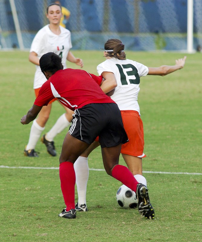 -1071.jpg :: UM Soccer vs Canadian National Team