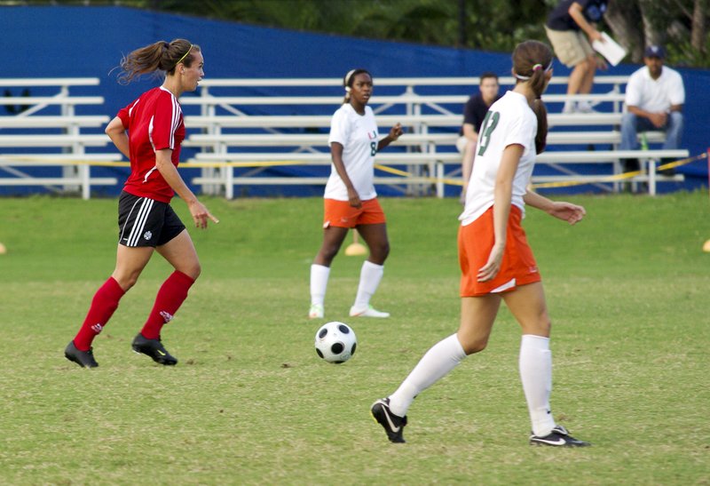 -532.jpg :: UM Soccer vs Canadian National Team