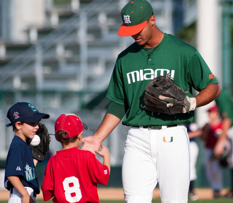 _IGP5577-41.jpg :: UM Baseball vs St. Thomas 4-27-2010